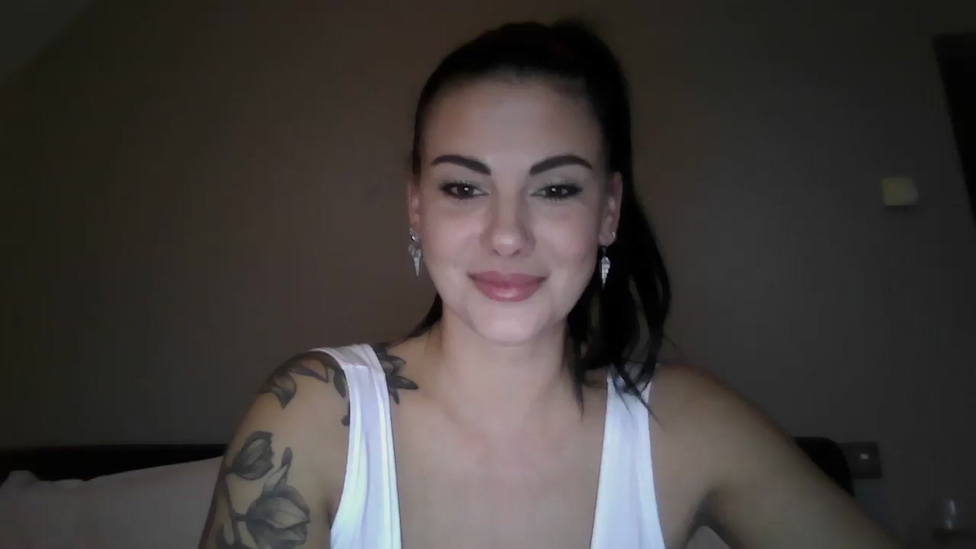Gallery image thumbnail from FitBaby's myfreecams stream on, 12/07/2023, 15:16 image 6 of 20