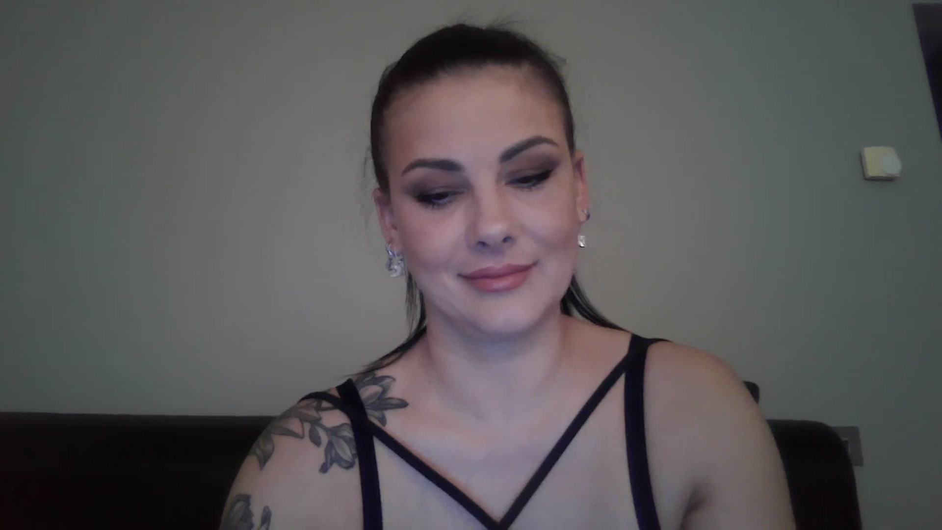Gallery image thumbnail from FitBaby's myfreecams stream on, 03/08/2024, 15:38 image 17 of 20