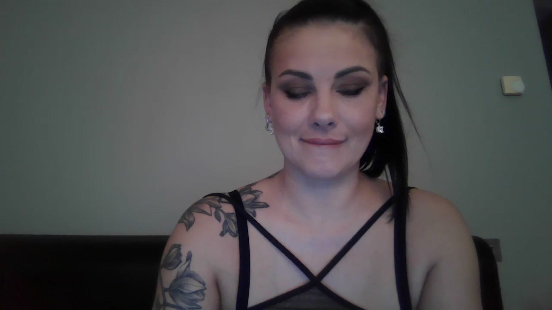 Gallery image thumbnail from FitBaby's myfreecams stream on, 03/08/2024, 15:38 image 16 of 20