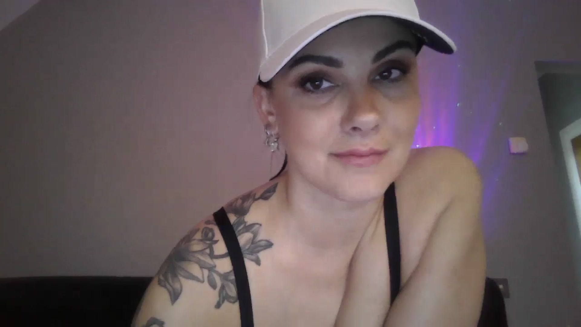 Gallery image thumbnail from FitBaby's myfreecams stream on, 05/03/2024, 14:34 image 12 of 20