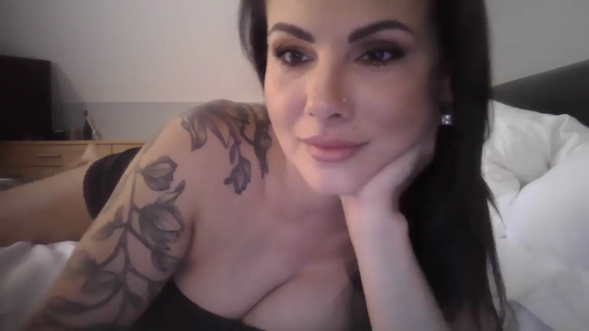 Gallery image thumbnail from FitBaby's myfreecams stream on, 06/18/2024, 14:17 image 16 of 20