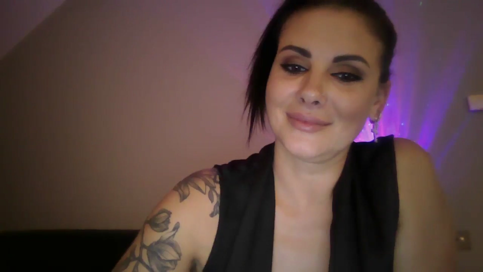 Gallery image thumbnail from FitBaby's myfreecams stream on, 07/15/2024, 13:54 image 17 of 20