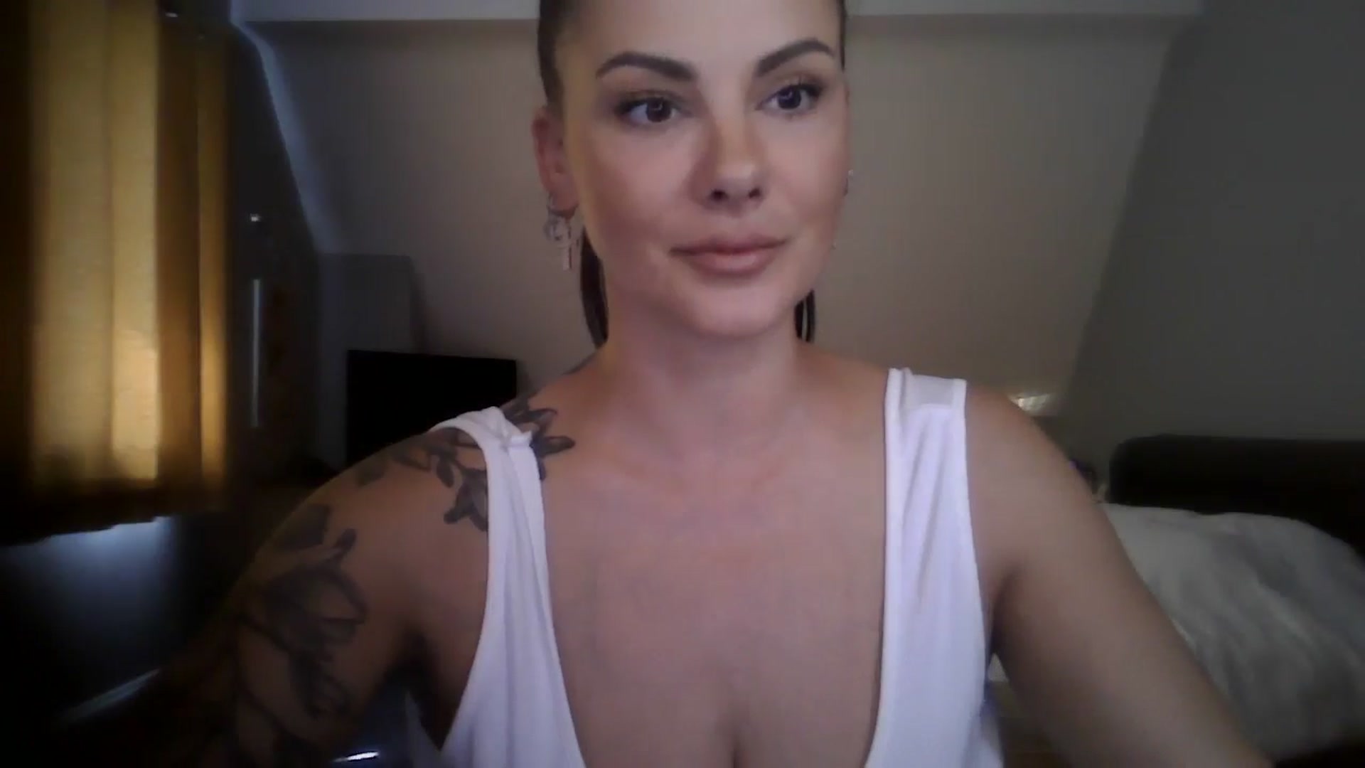 Gallery image thumbnail from FitBaby's myfreecams stream on, 07/19/2024, 14:05 image 17 of 20