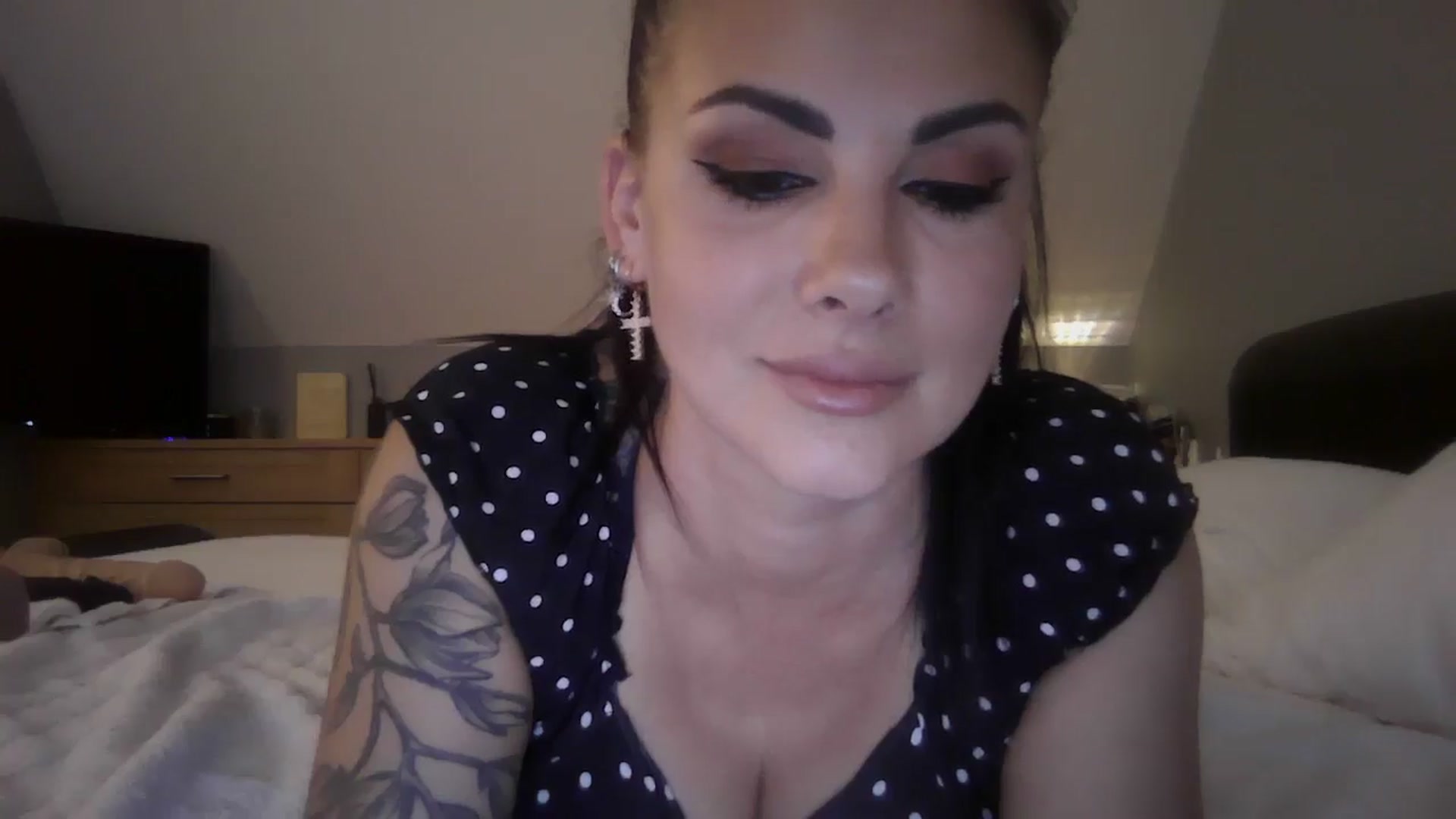Gallery image thumbnail from FitBaby's myfreecams stream on, 07/24/2024, 14:02 image 10 of 20