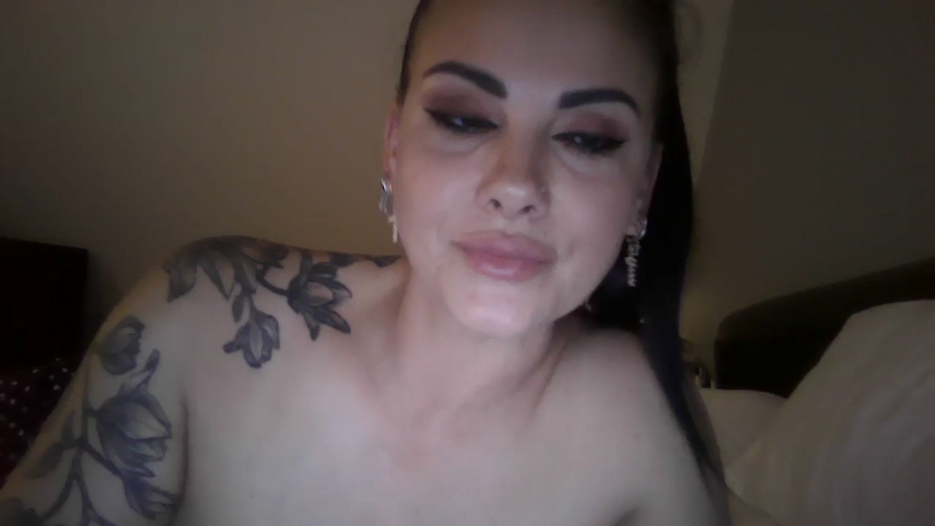 Gallery image thumbnail from FitBaby's myfreecams stream on, 07/24/2024, 15:32 image 16 of 20