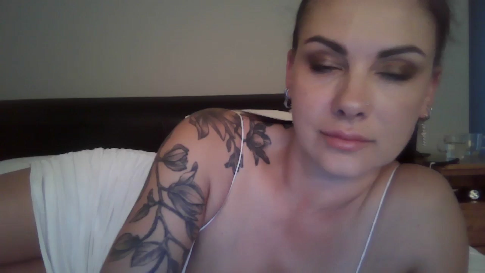 Gallery image thumbnail from FitBaby's myfreecams stream on, 07/31/2024, 16:35 image 1 of 20