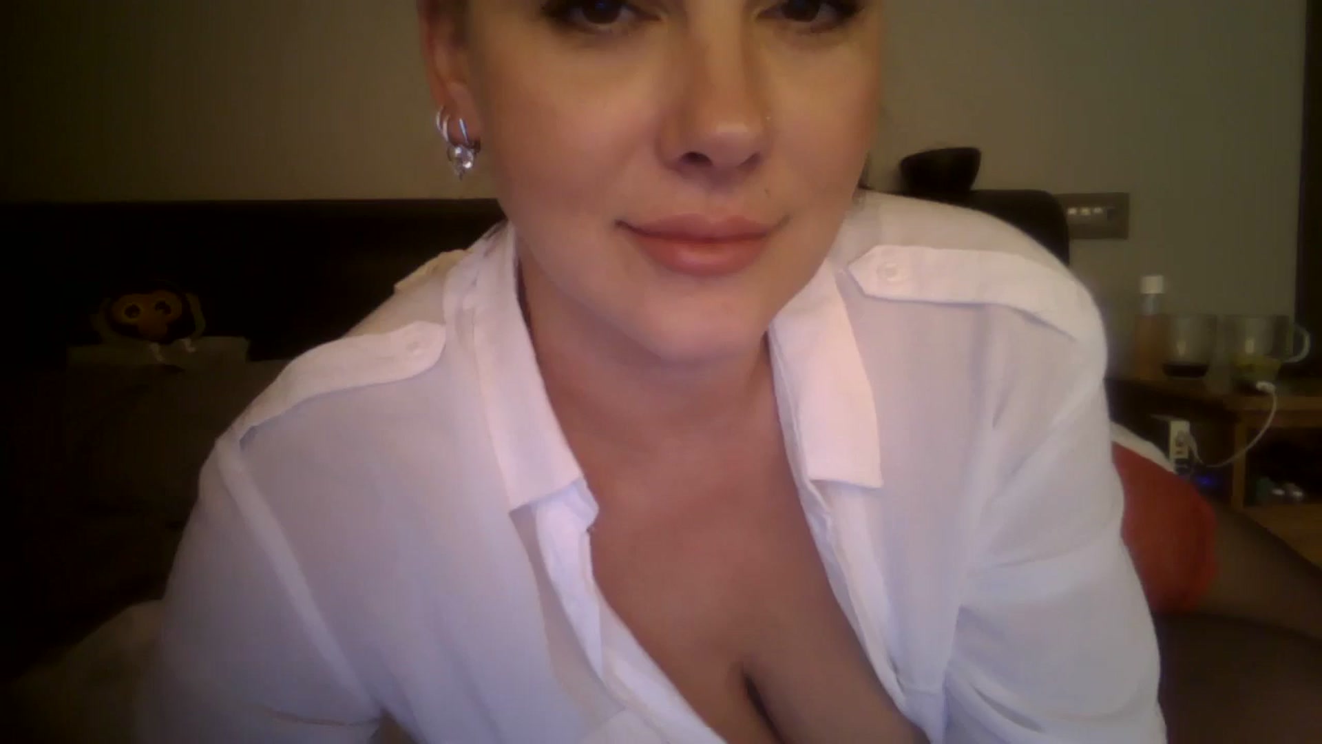 Gallery image thumbnail from FitBaby's myfreecams stream on, 09/16/2024, 16:32 image 9 of 20