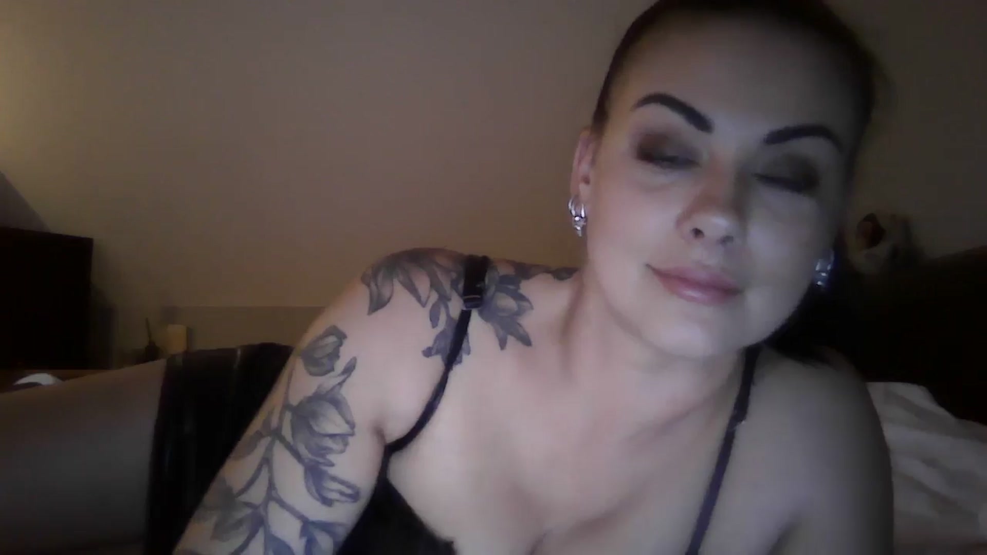 Gallery image thumbnail from FitBaby's myfreecams stream on, 09/25/2024, 14:44 image 2 of 20
