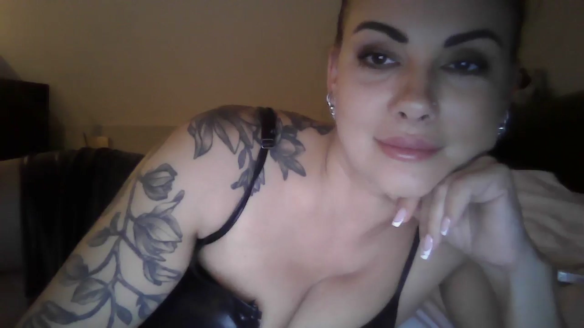 Gallery image thumbnail from FitBaby's myfreecams stream on, 09/25/2024, 14:44 image 9 of 20