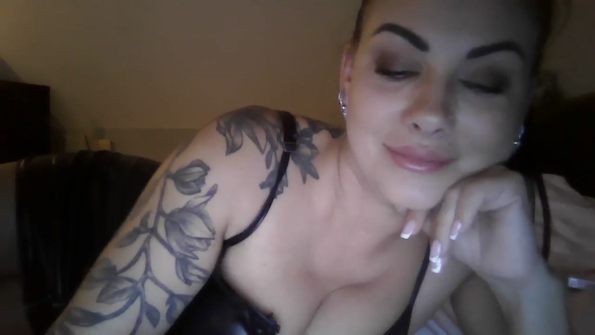 Gallery image thumbnail from FitBaby's myfreecams stream on, 09/25/2024, 14:44 image 10 of 20