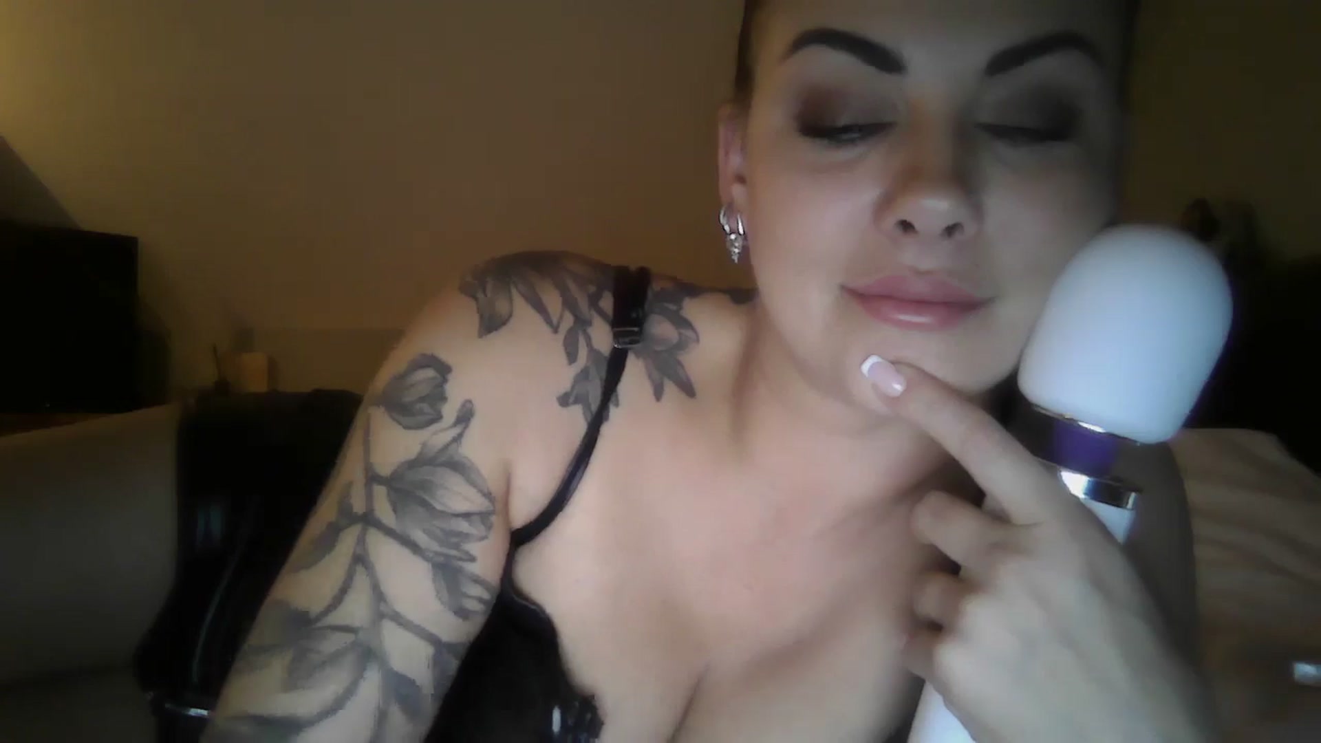 Gallery image thumbnail from FitBaby's myfreecams stream on, 09/25/2024, 14:44 image 17 of 20