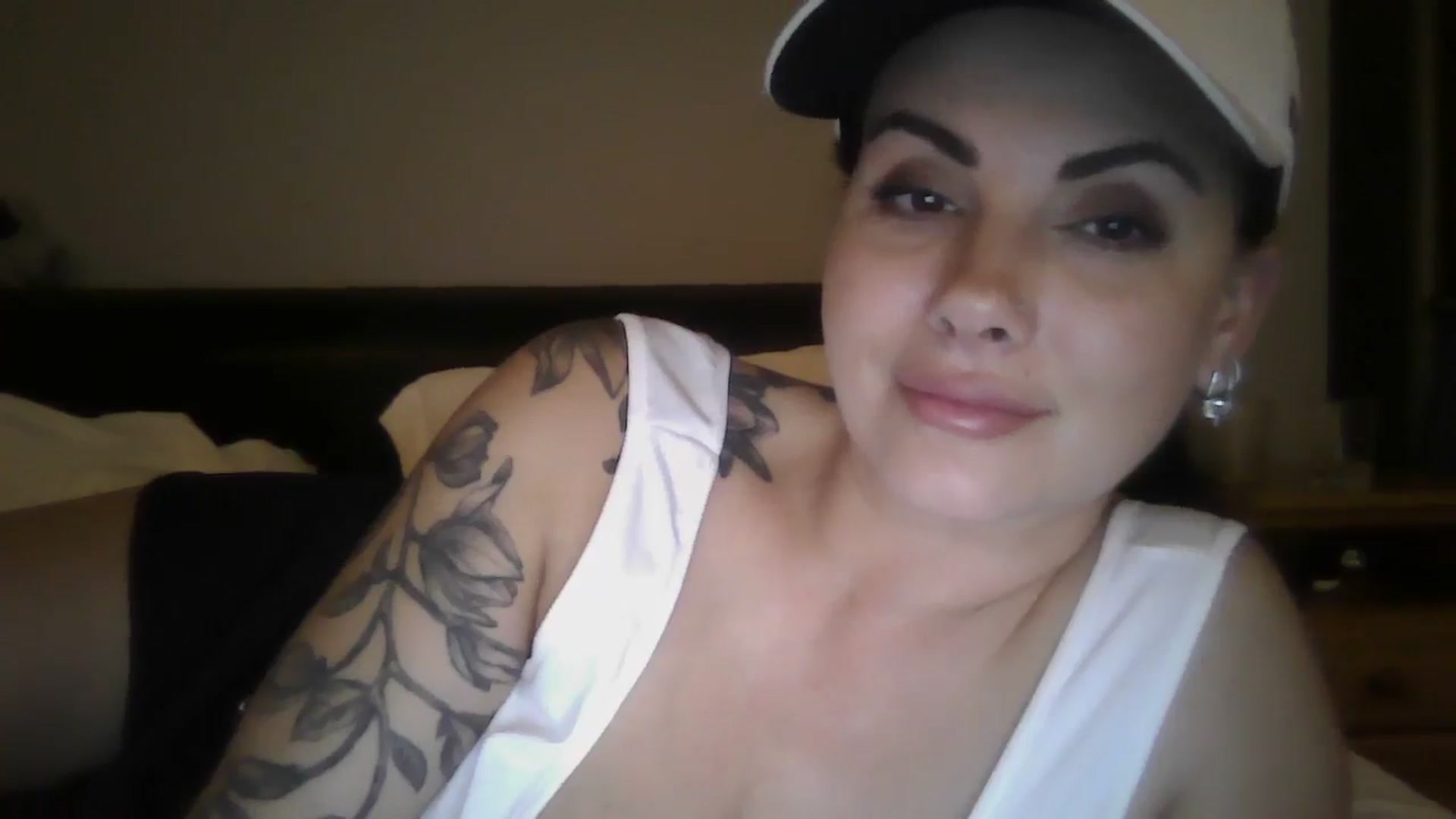 Gallery image thumbnail from FitBaby's myfreecams stream on, 09/30/2024, 16:41 image 17 of 20