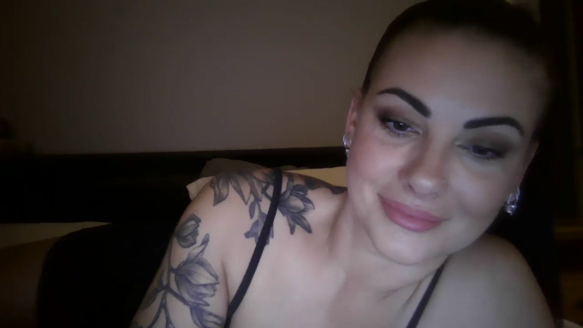 Gallery image thumbnail from FitBaby's myfreecams stream on, 10/15/2024, 12:18 image 16 of 20
