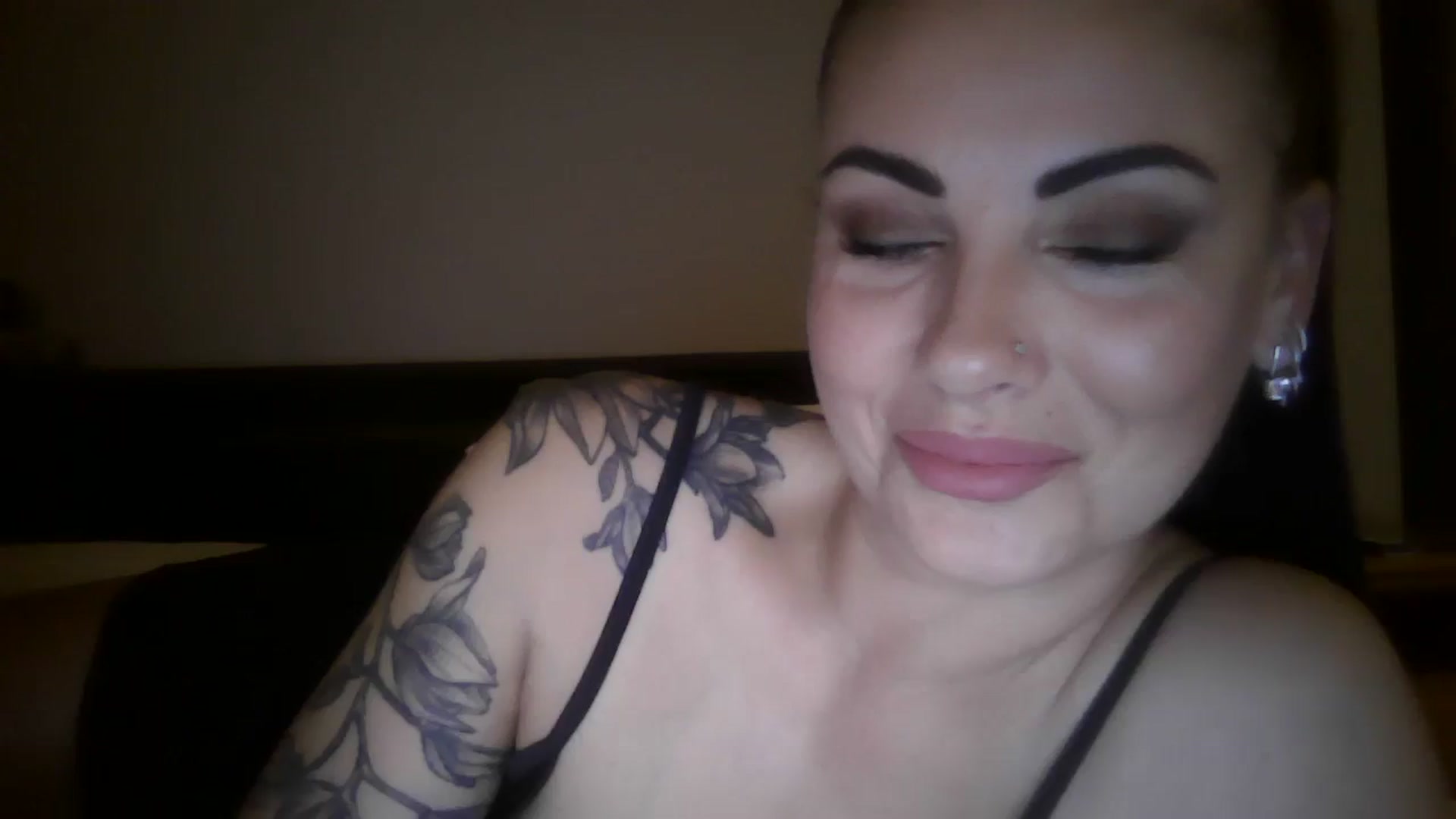 Gallery image thumbnail from FitBaby's myfreecams stream on, 10/15/2024, 12:18 image 9 of 20