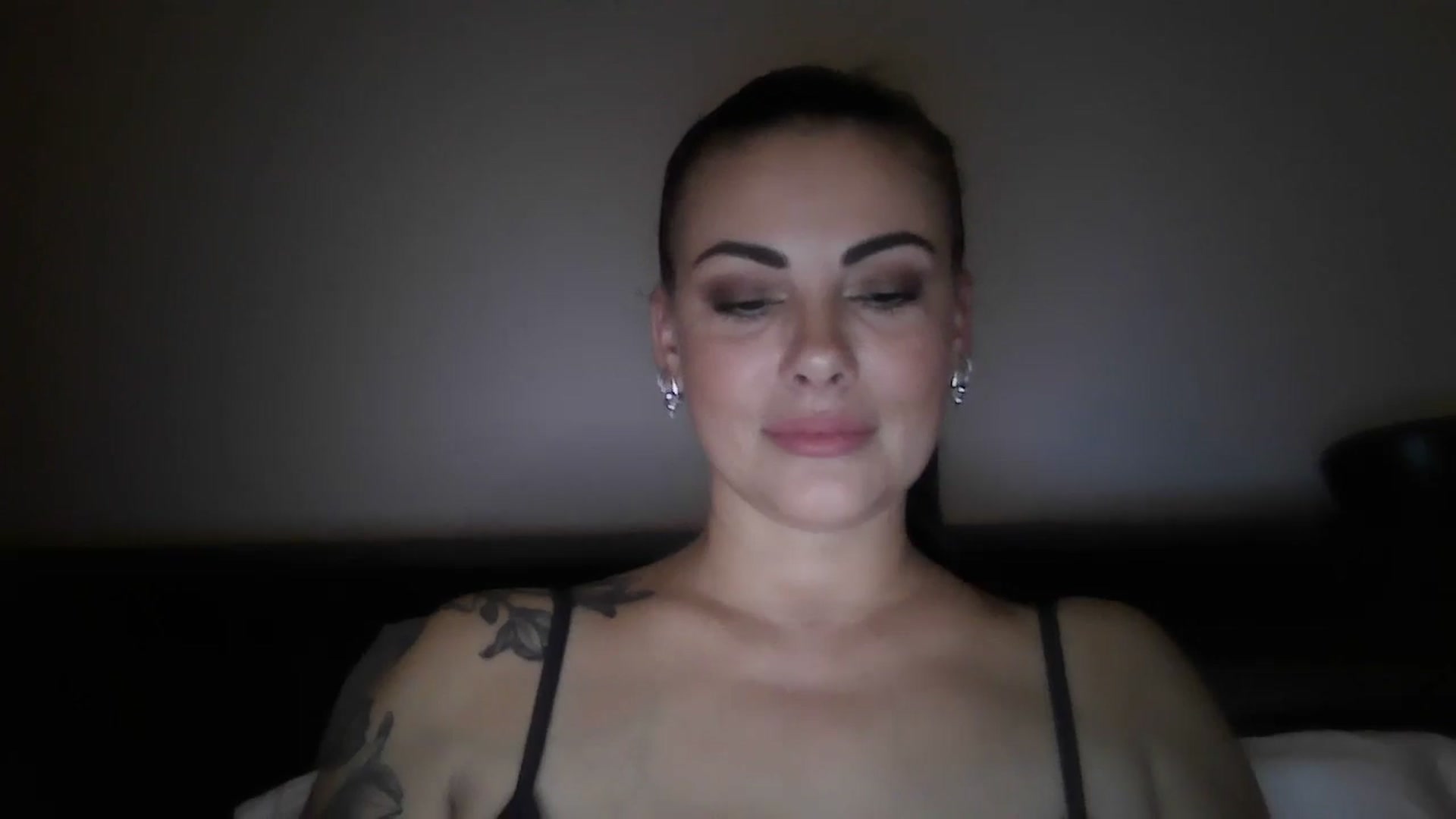 Gallery image thumbnail from FitBaby's myfreecams stream on, 10/15/2024, 12:18 image 3 of 20