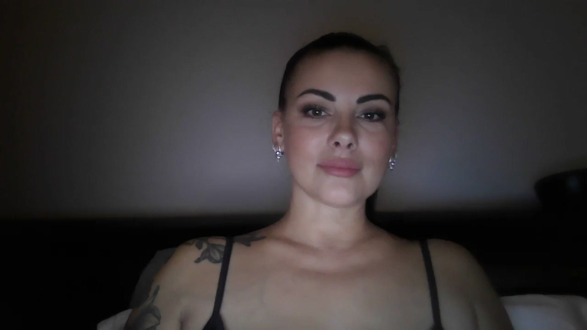 Gallery image thumbnail from FitBaby's myfreecams stream on, 10/15/2024, 12:18 image 1 of 20