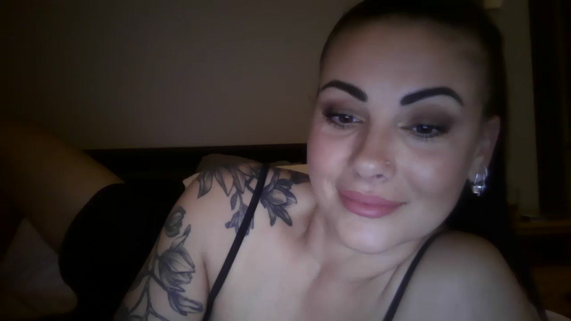Gallery image thumbnail from FitBaby's myfreecams stream on, 10/15/2024, 12:18 image 15 of 20