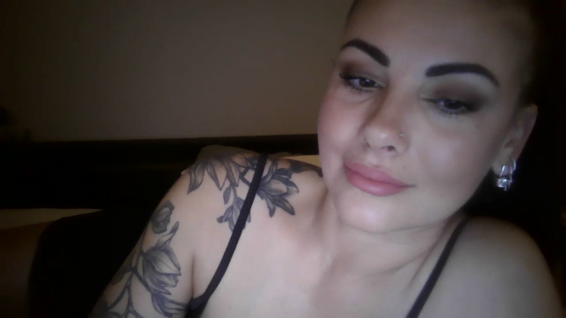 Gallery image thumbnail from FitBaby's myfreecams stream on, 10/15/2024, 12:18 image 11 of 20