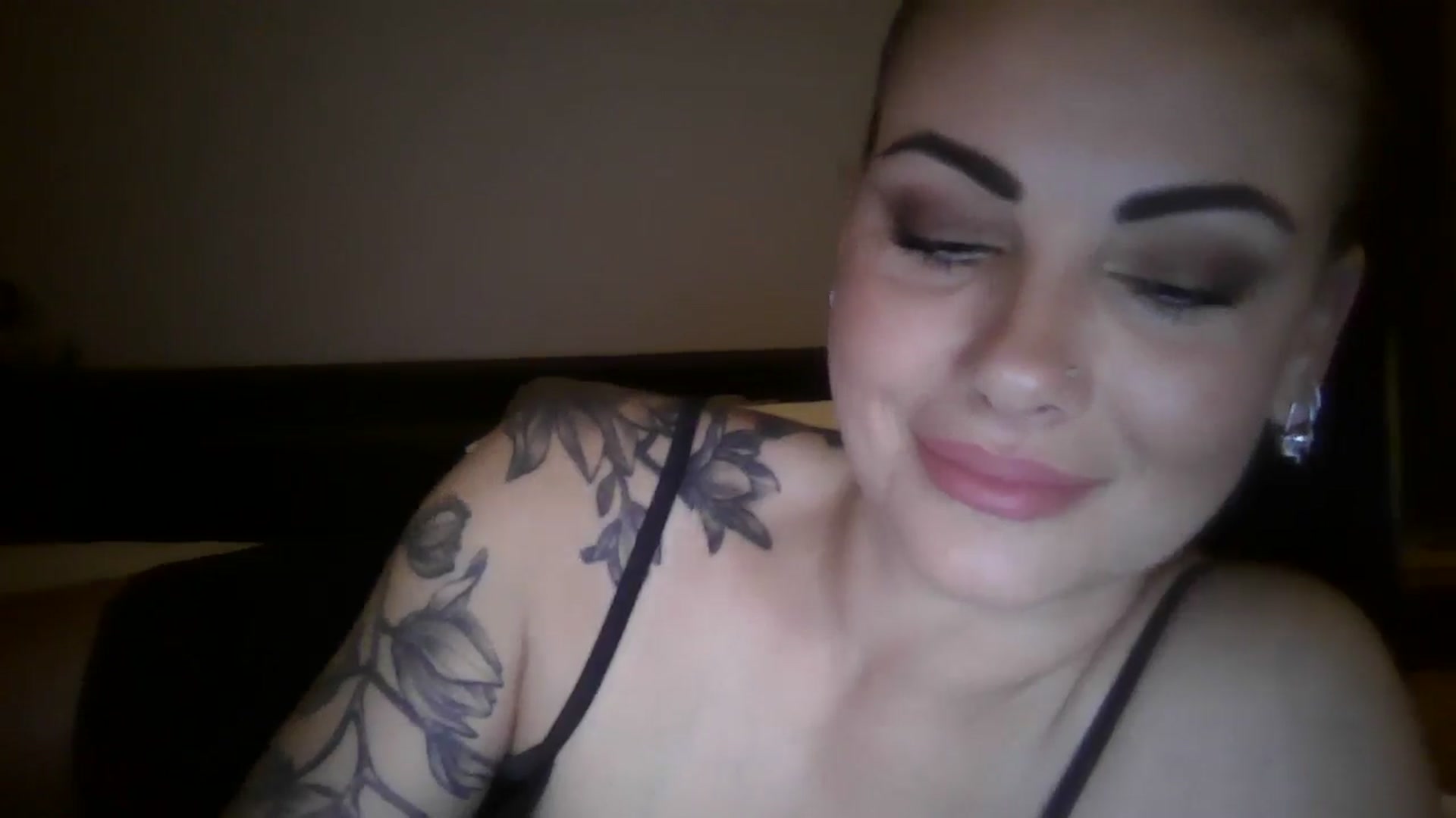 Gallery image thumbnail from FitBaby's myfreecams stream on, 10/15/2024, 12:18 image 10 of 20