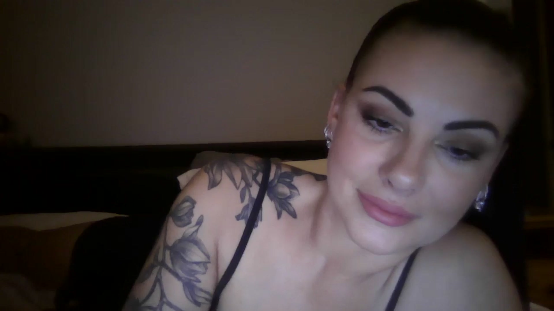 Gallery image thumbnail from FitBaby's myfreecams stream on, 10/15/2024, 12:18 image 18 of 20