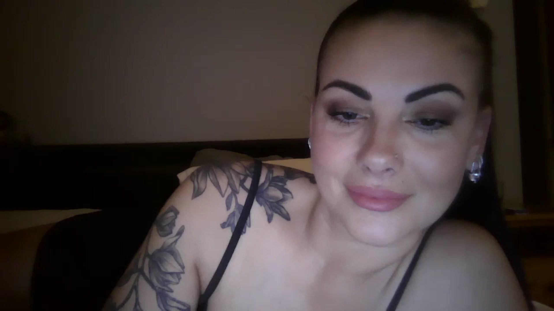 Gallery image thumbnail from FitBaby's myfreecams stream on, 10/15/2024, 12:18 image 17 of 20