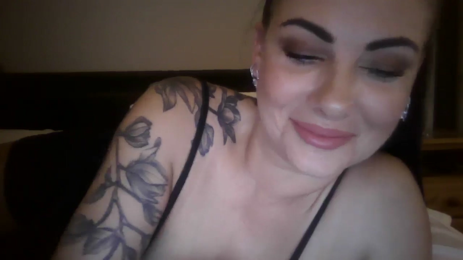 Gallery image thumbnail from FitBaby's myfreecams stream on, 10/15/2024, 13:52 image 4 of 20