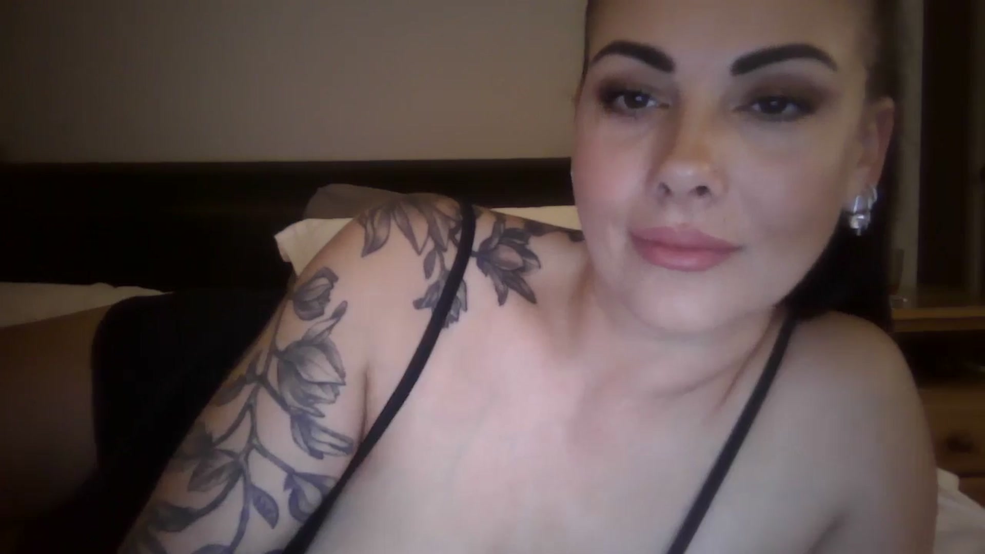 Gallery image thumbnail from FitBaby's myfreecams stream on, 10/15/2024, 13:52 image 5 of 20
