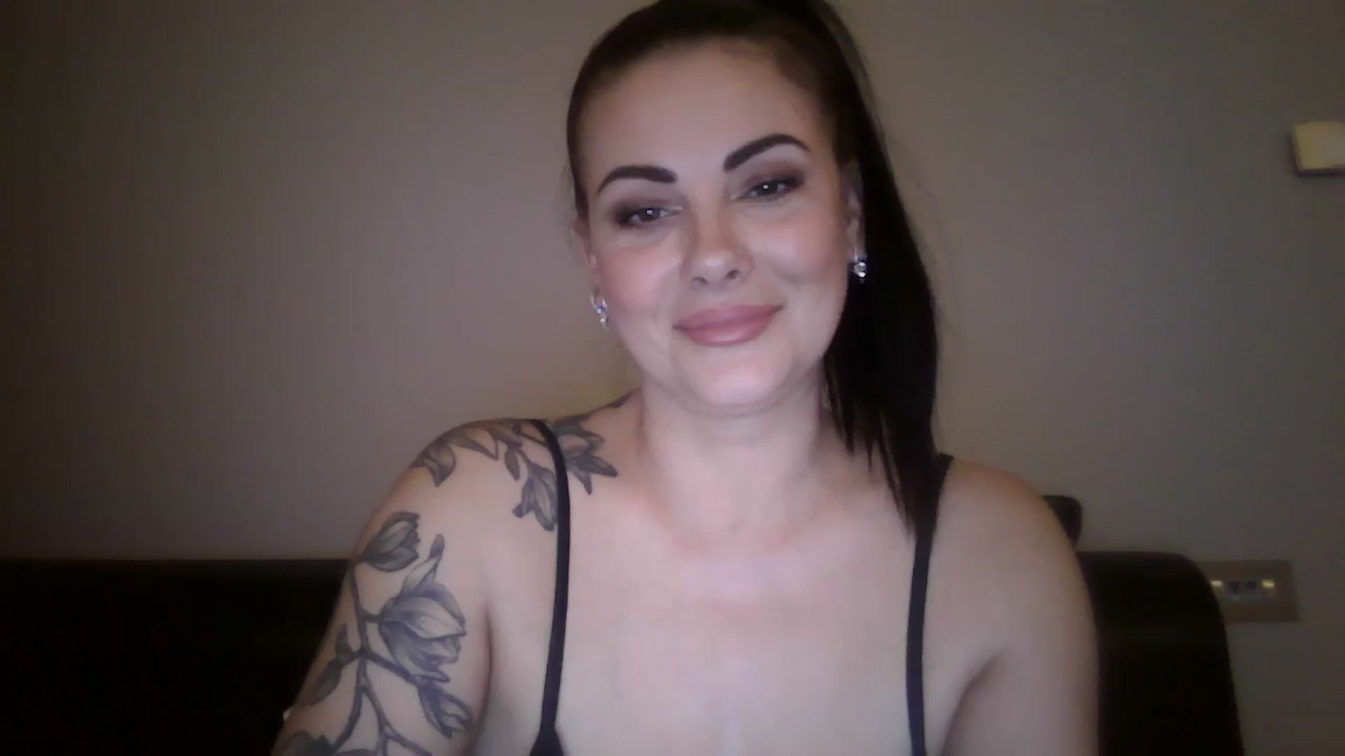 Gallery image thumbnail from FitBaby's myfreecams stream on, 10/15/2024, 14:27 image 1 of 20