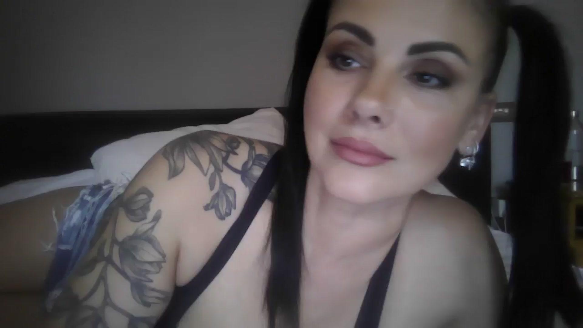 Gallery image thumbnail from FitBaby's myfreecams stream on, 10/25/2024, 13:35 image 17 of 20