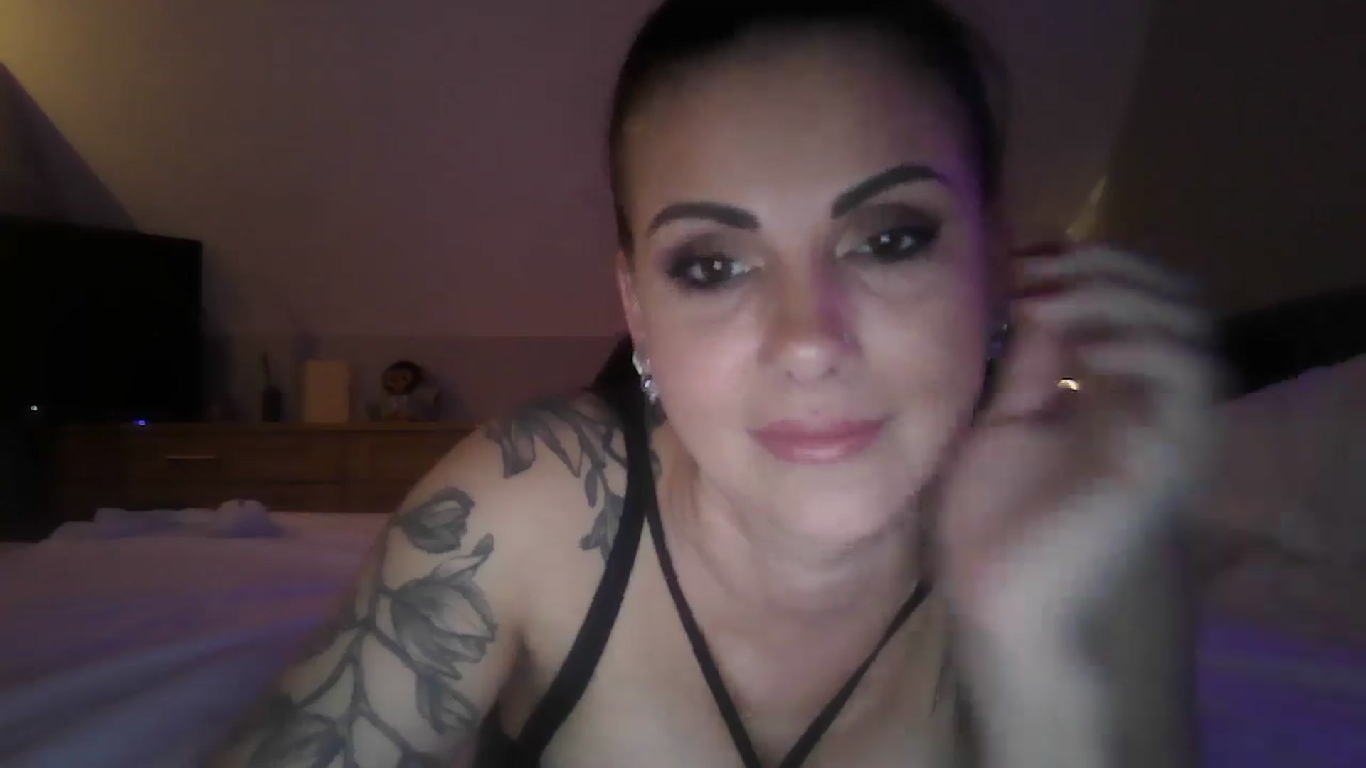 Gallery image thumbnail from FitBaby's myfreecams stream on, 11/18/2024, 14:40 image 8 of 20
