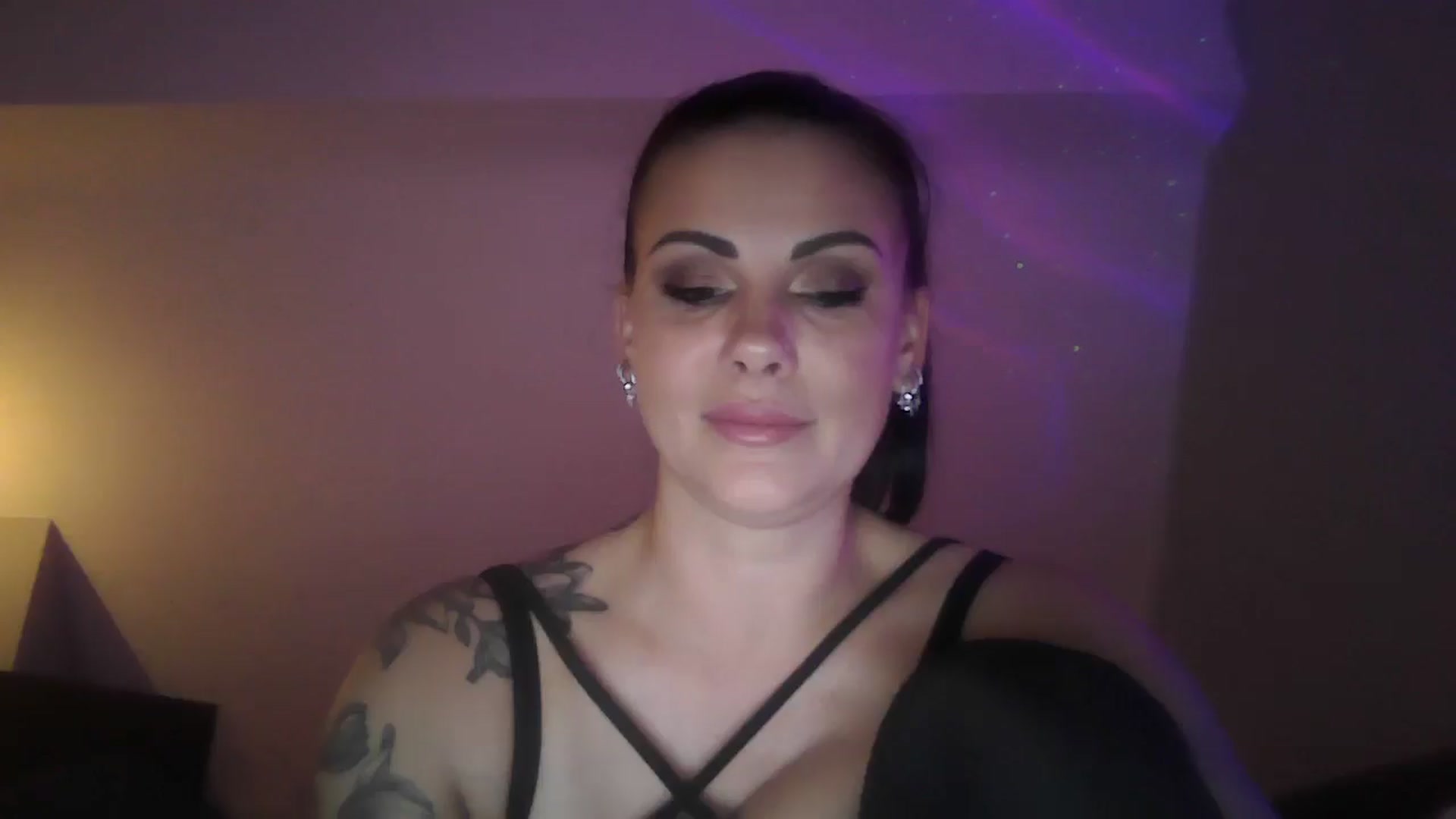 Gallery image thumbnail from FitBaby's myfreecams stream on, 11/18/2024, 14:40 image 20 of 20