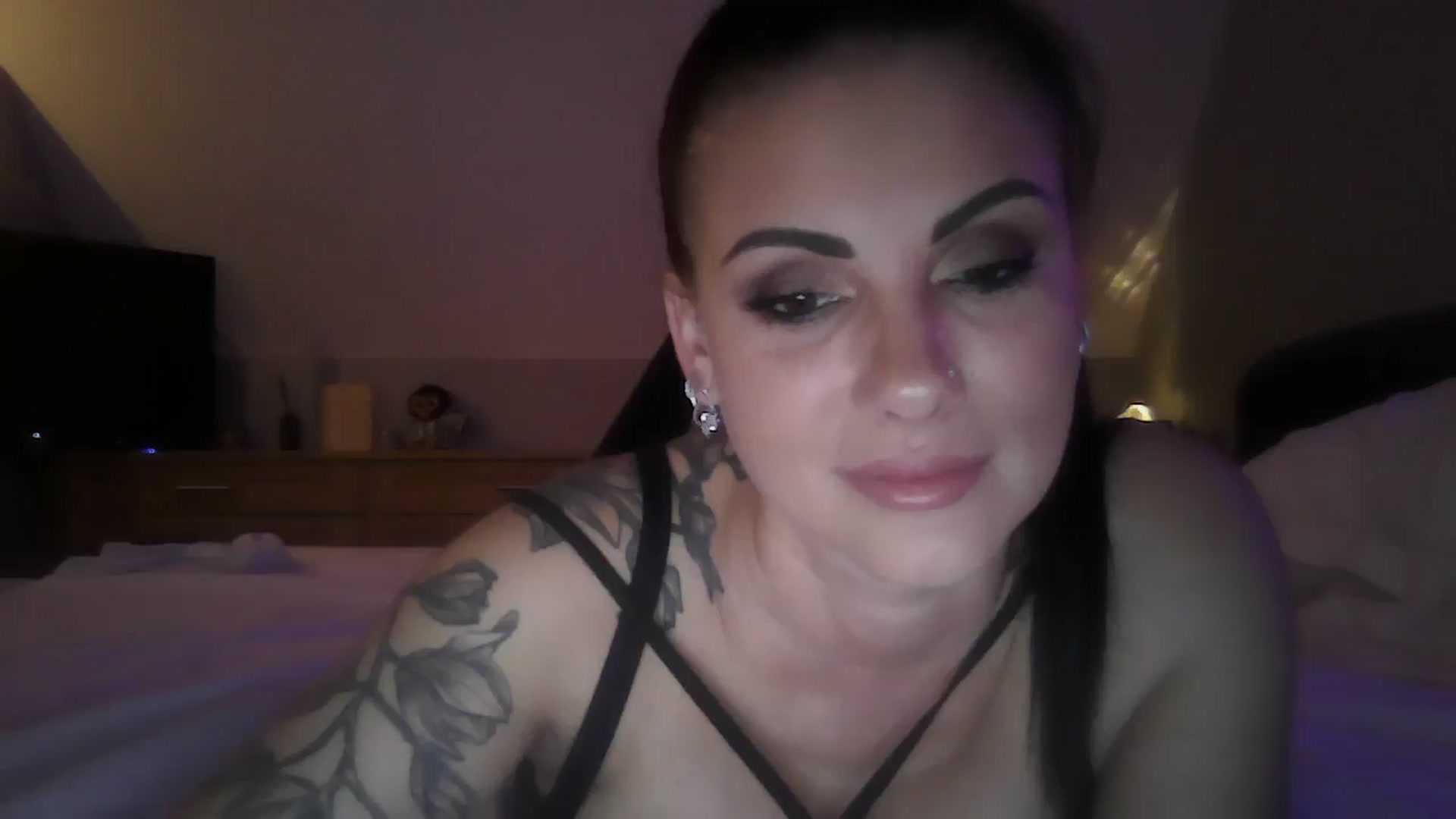 Gallery image thumbnail from FitBaby's myfreecams stream on, 11/18/2024, 14:40 image 9 of 20
