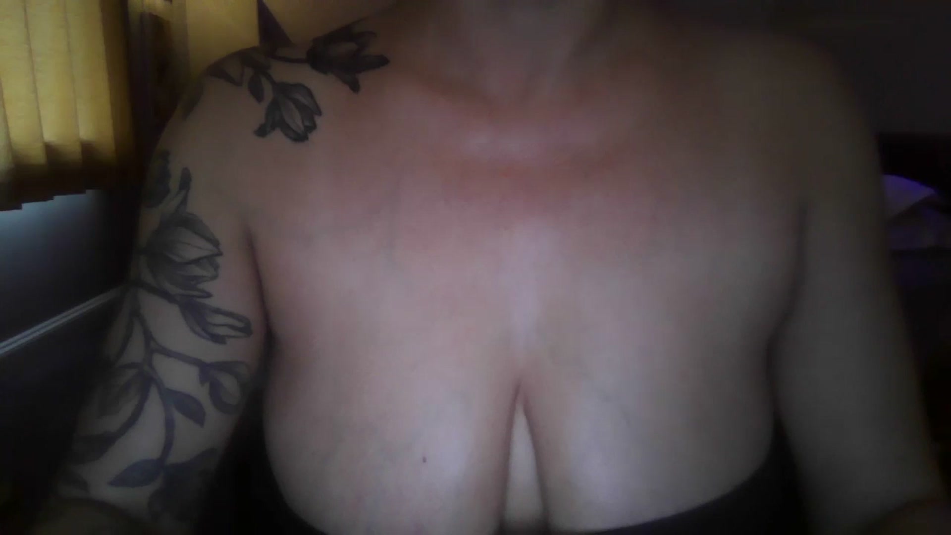 Gallery image thumbnail from FitBaby's myfreecams stream on, 11/19/2024, 14:08 image 16 of 20