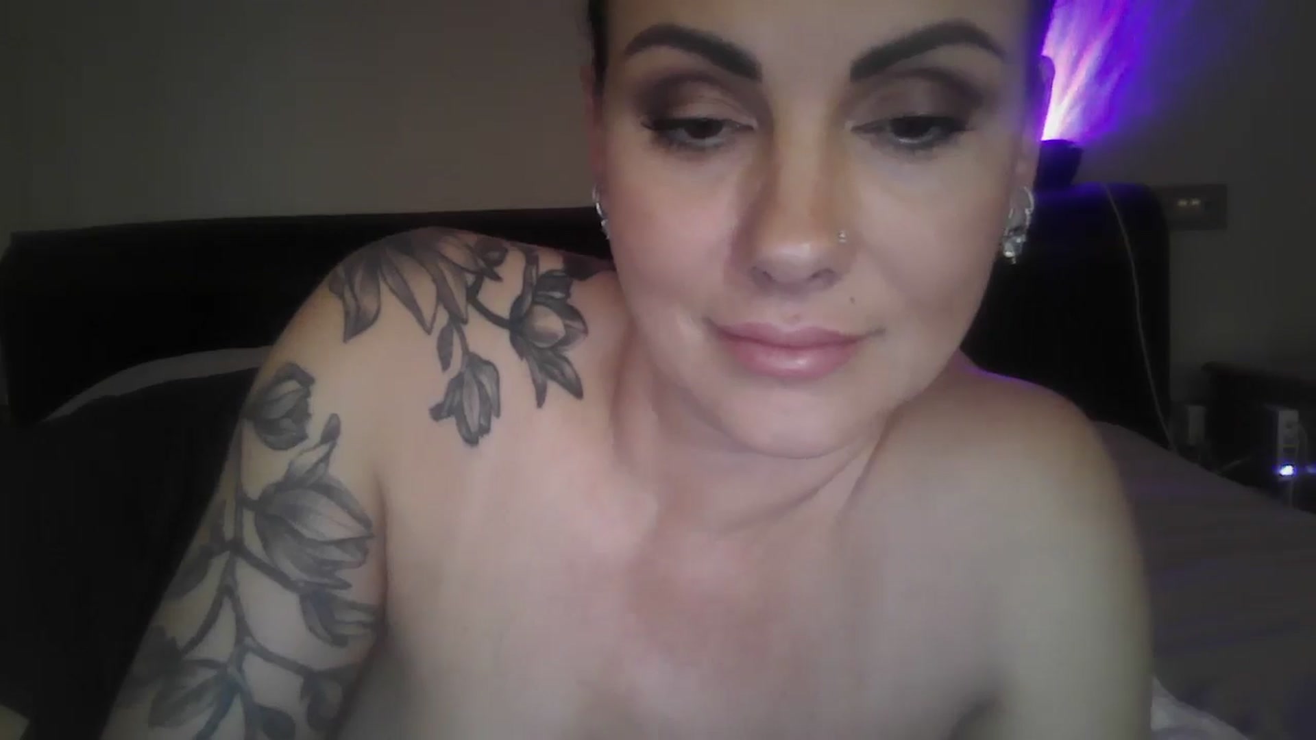 Gallery image thumbnail from FitBaby's myfreecams stream on, 11/19/2024, 15:05 image 14 of 20
