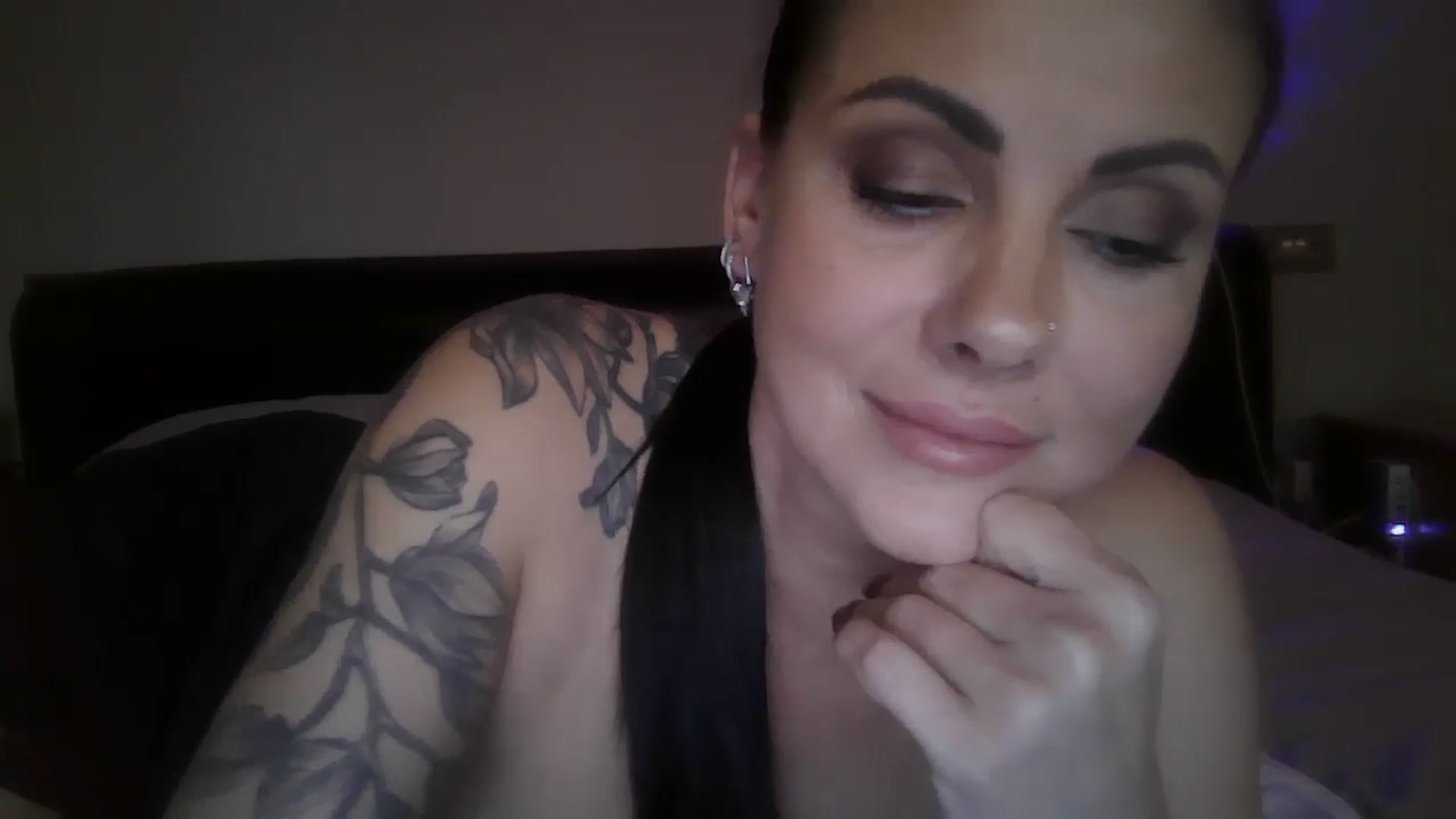 Gallery image thumbnail from FitBaby's myfreecams stream on, 11/19/2024, 15:05 image 15 of 20