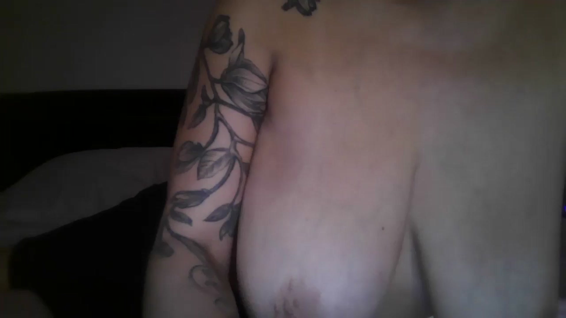 Gallery image thumbnail from FitBaby's myfreecams stream on, 11/19/2024, 15:05 image 11 of 20