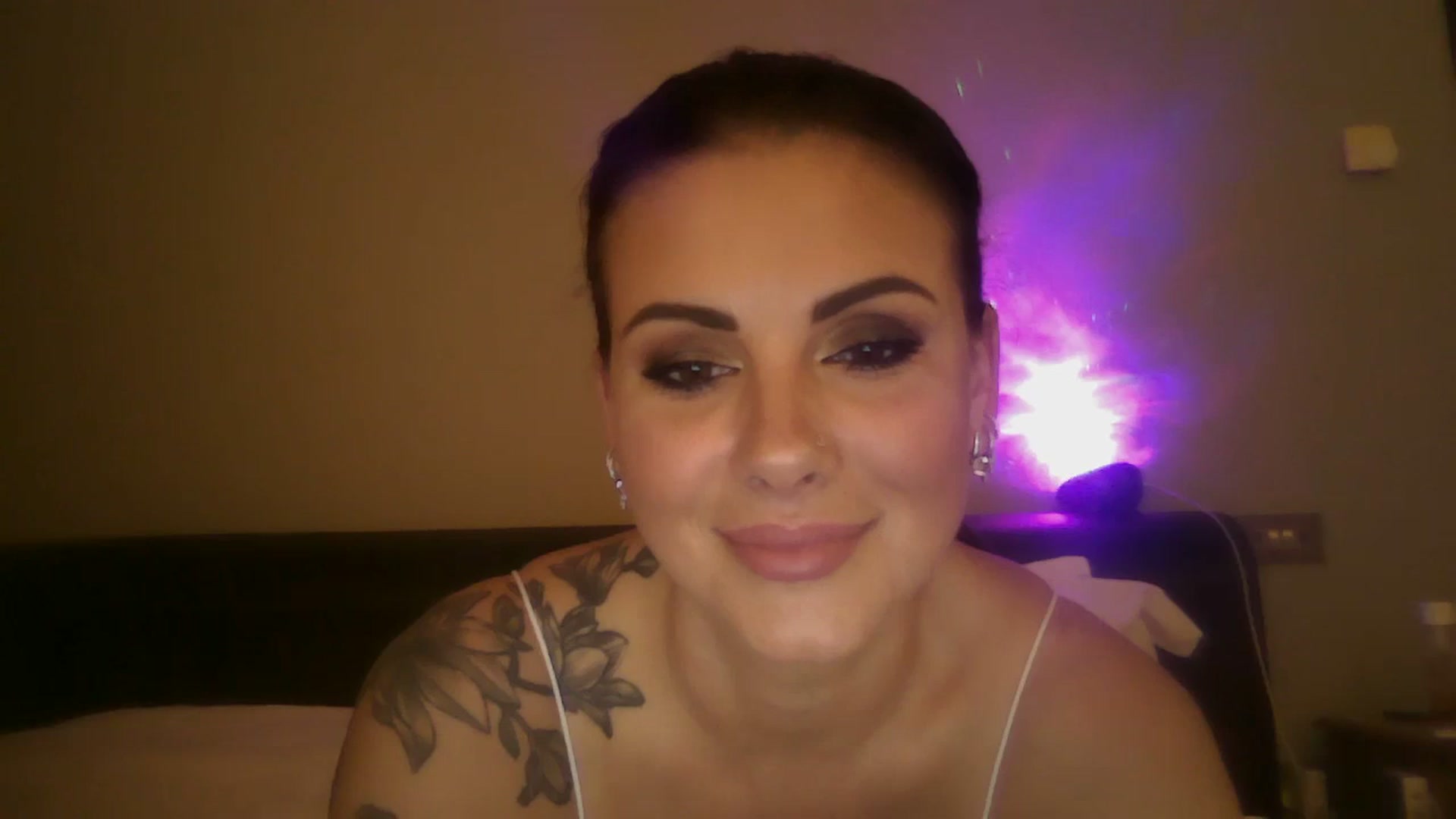 Gallery image thumbnail from FitBaby's myfreecams stream on, 11/20/2024, 15:11 image 10 of 20