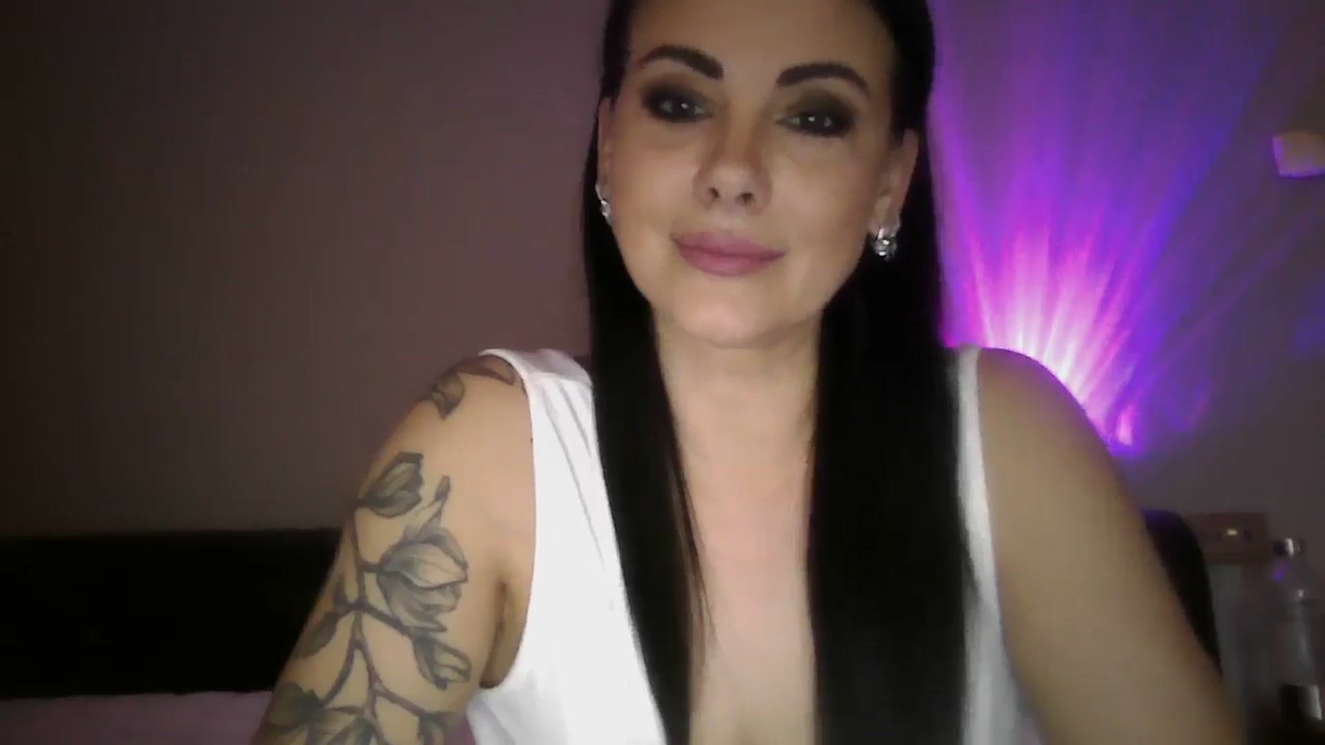 Gallery image thumbnail from FitBaby's myfreecams stream on, 12/18/2024, 15:07 image 13 of 20