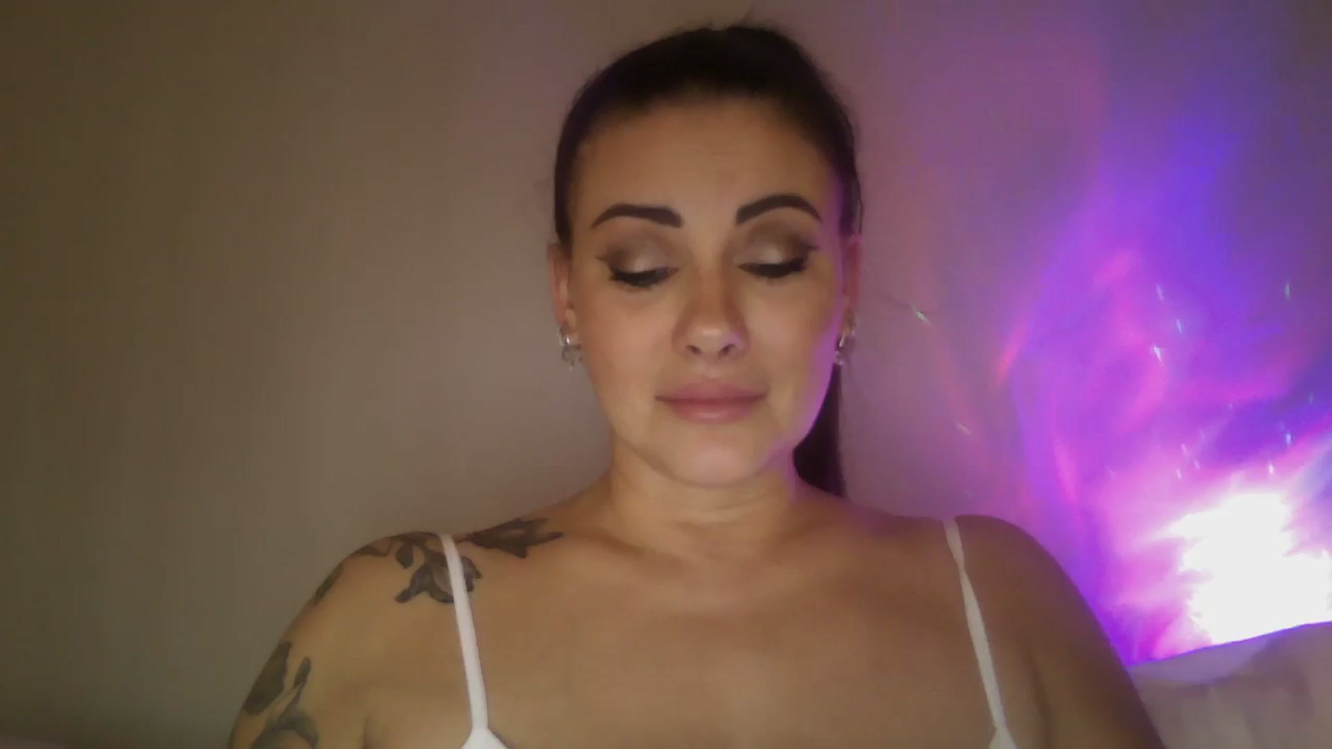 Gallery image thumbnail from FitBaby's myfreecams stream on, 02/25/2025, 16:06 image 1 of 20