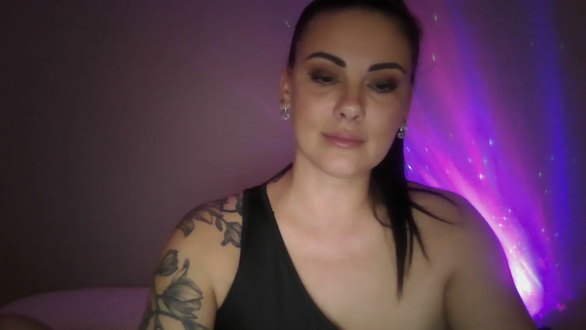 Gallery image thumbnail from FitBaby's myfreecams stream on, 03/25/2025, 16:25 image 15 of 20