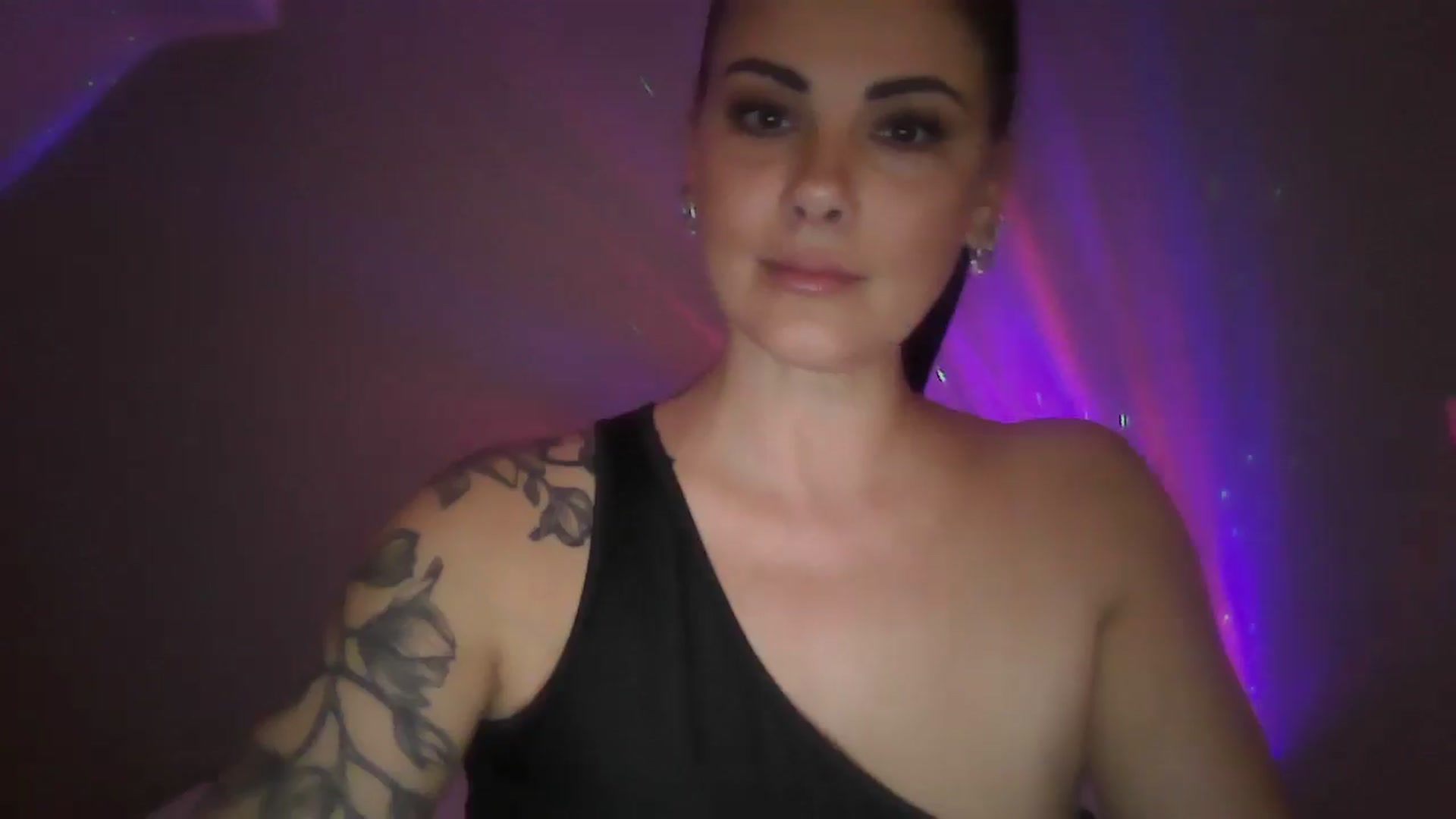 Gallery image thumbnail from FitBaby's myfreecams stream on, 03/25/2025, 16:25 image 8 of 20