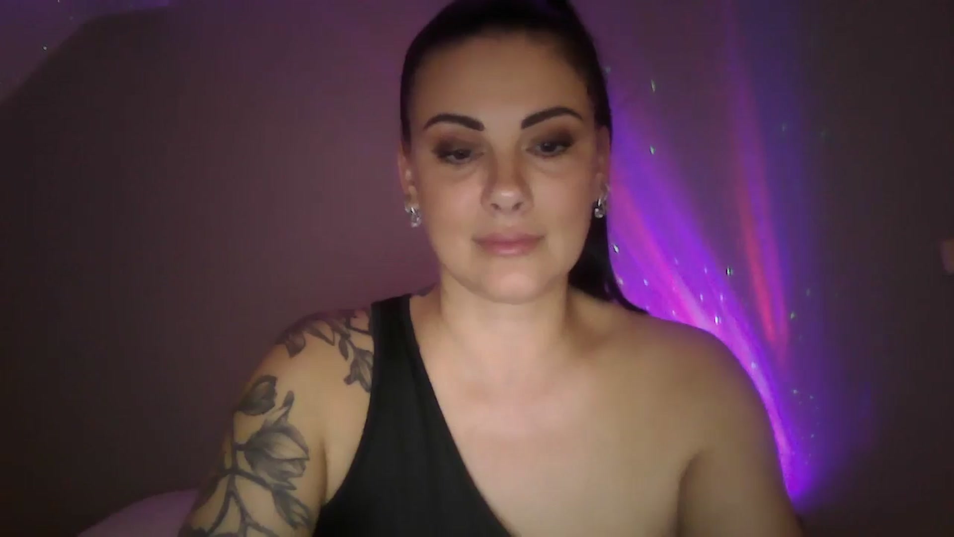 Gallery image thumbnail from FitBaby's myfreecams stream on, 03/25/2025, 16:25 image 10 of 20