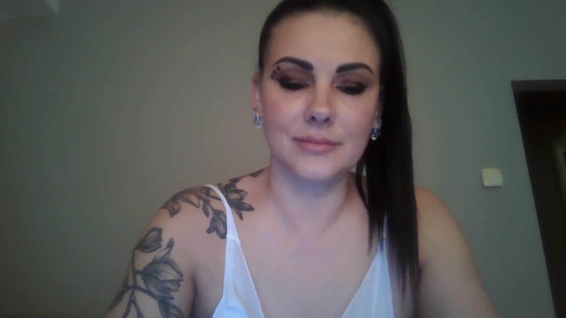 Gallery image thumbnail from FitBaby's myfreecams stream on, 04/02/2025, 17:38 image 13 of 20