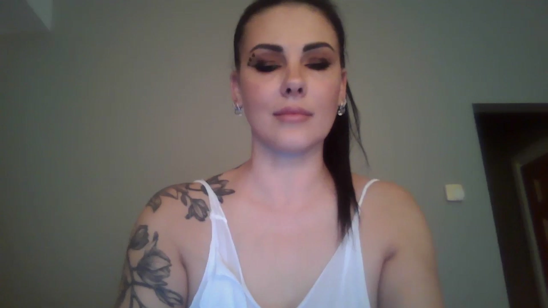 Gallery image thumbnail from FitBaby's myfreecams stream on, 04/02/2025, 17:38 image 12 of 20