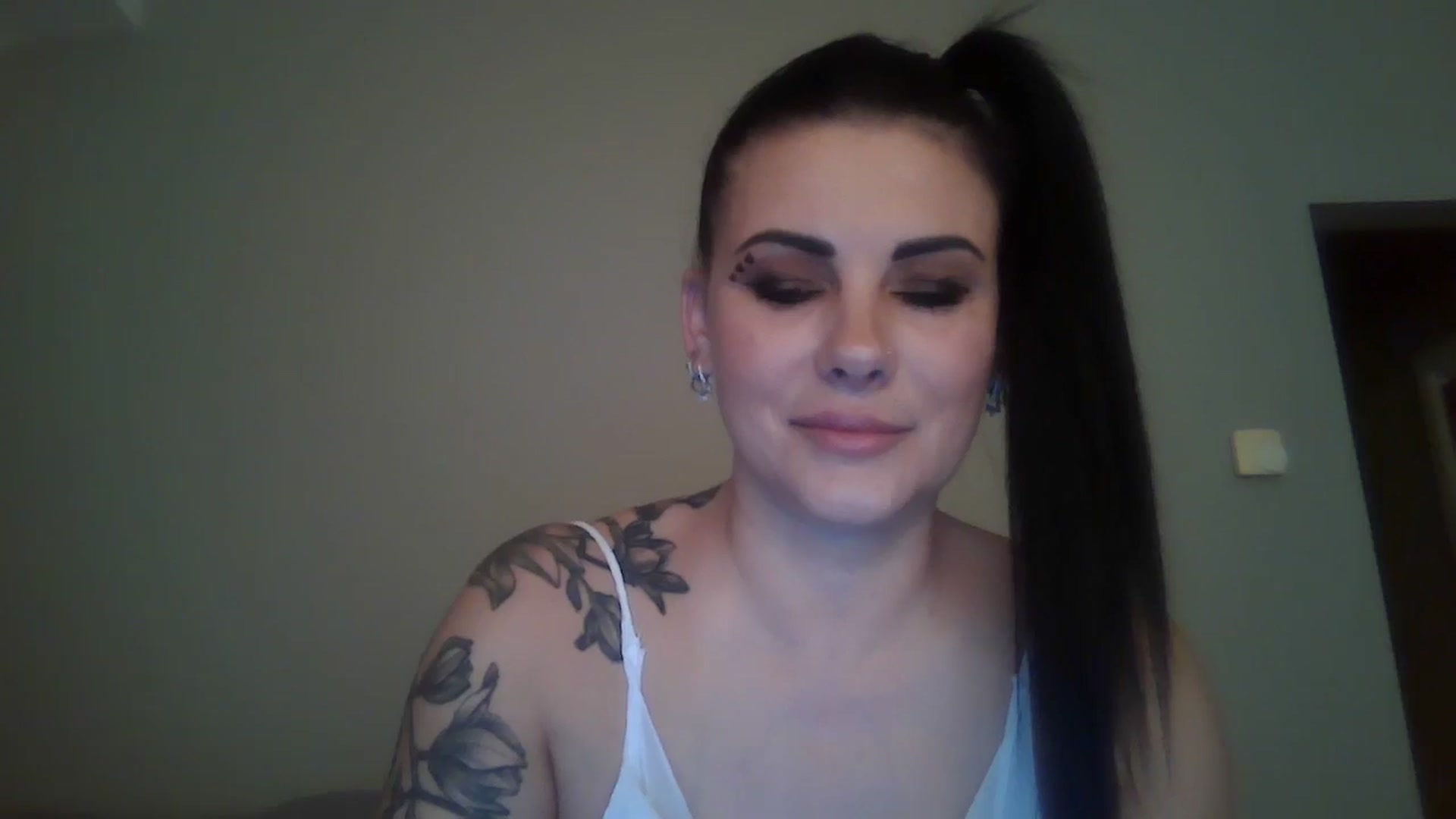 Gallery image thumbnail from FitBaby's myfreecams stream on, 04/02/2025, 17:38 image 16 of 20