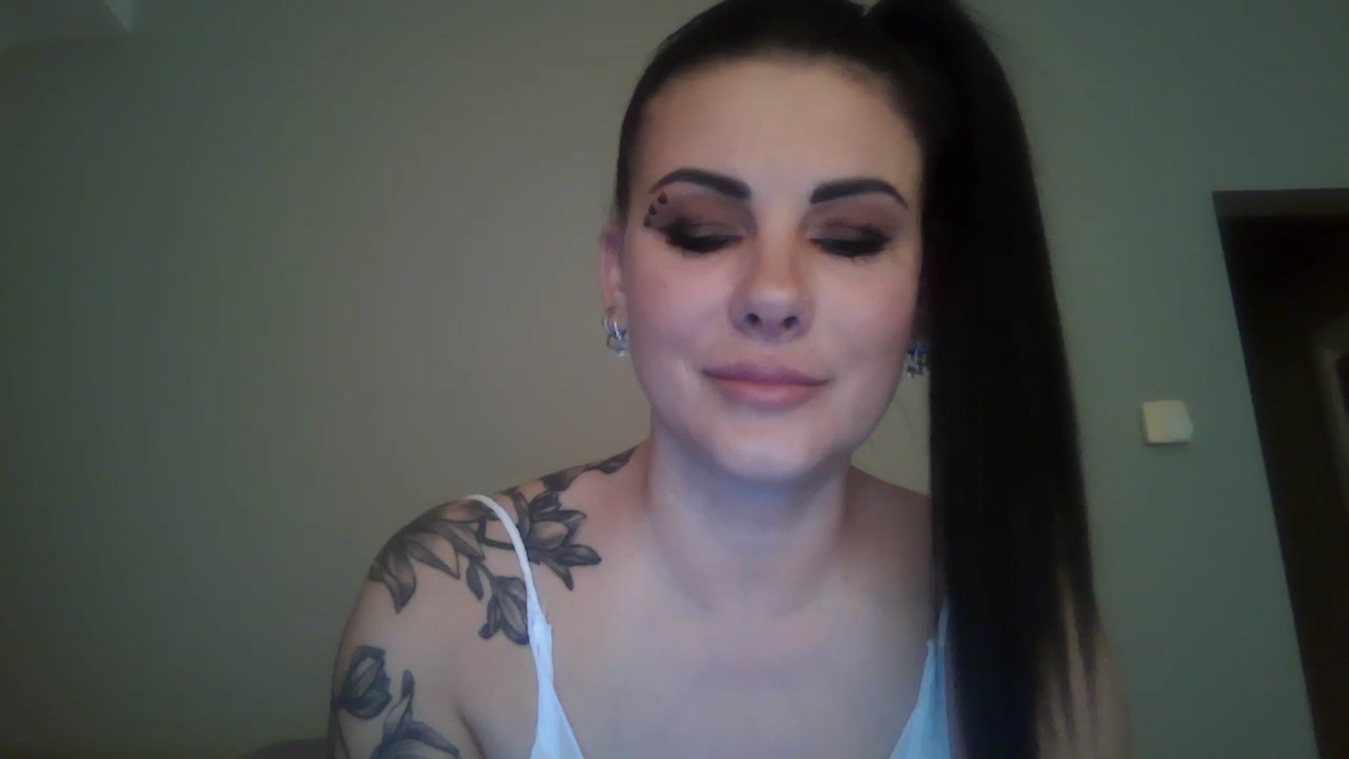 Gallery image thumbnail from FitBaby's myfreecams stream on, 04/02/2025, 17:38 image 15 of 20