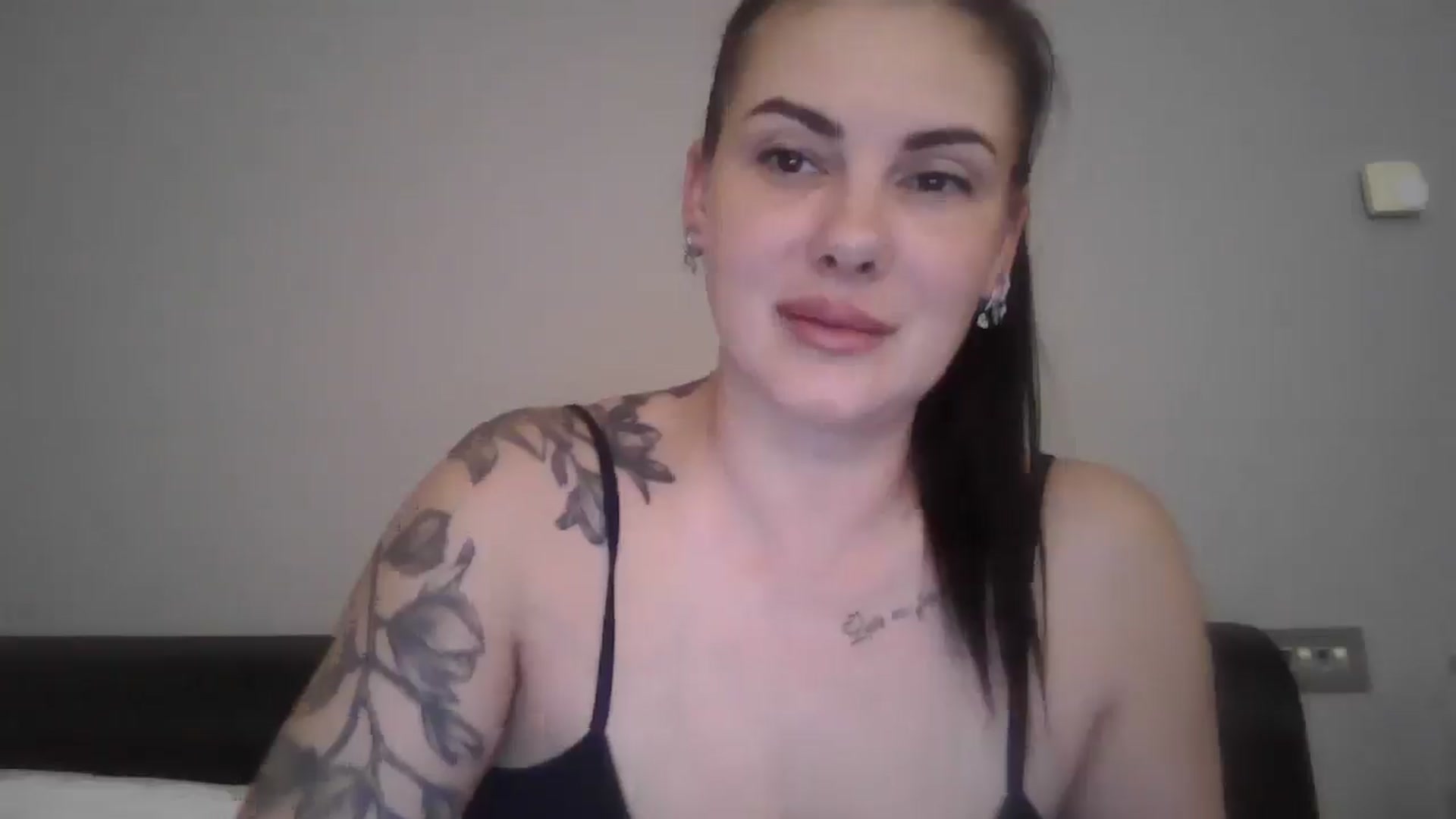 Gallery image thumbnail from FitBaby's myfreecams stream on, 05/15/2025, 14:45 image 14 of 20