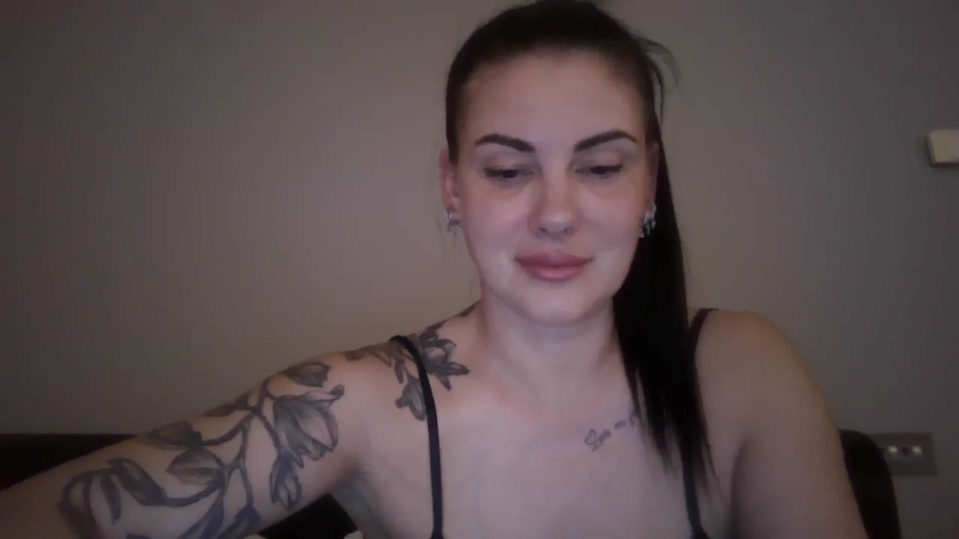 Gallery image thumbnail from FitBaby's myfreecams stream on, 05/15/2025, 14:45 image 10 of 20