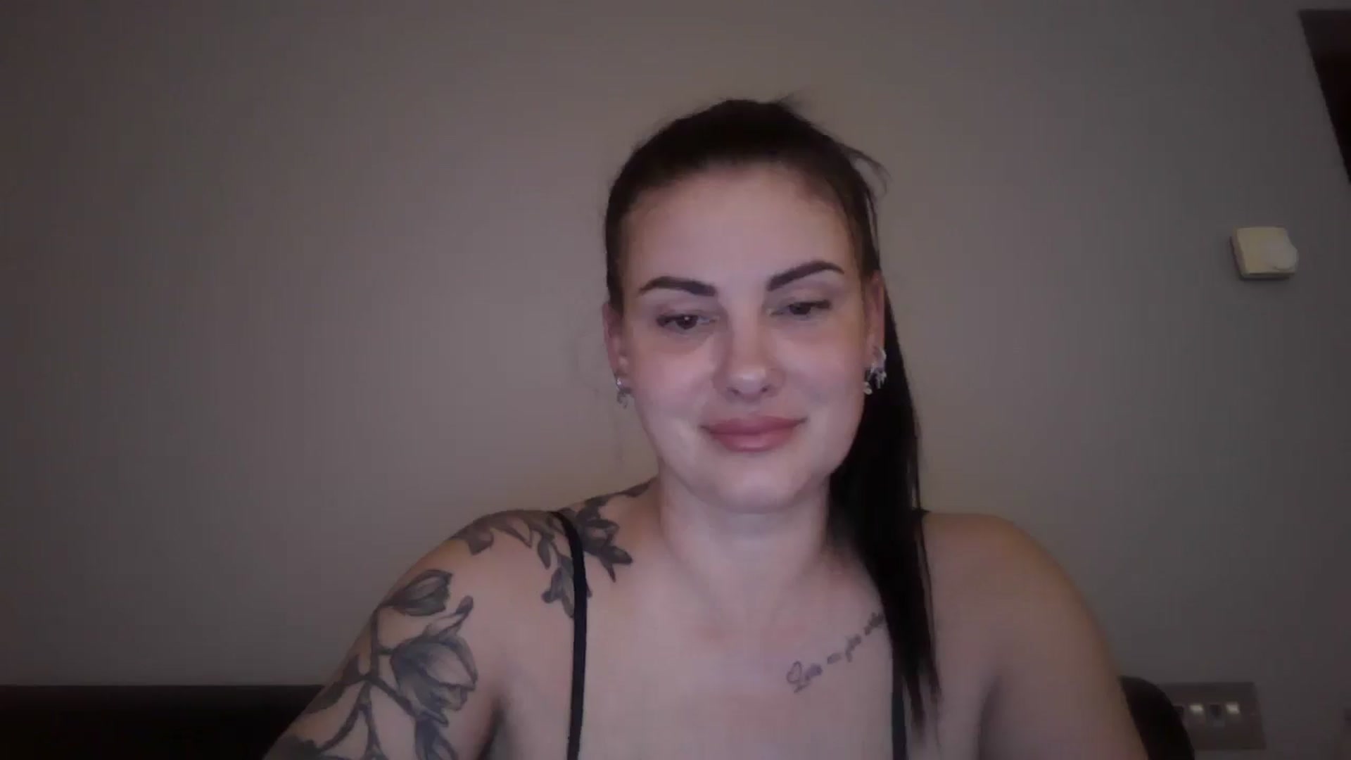 Gallery image thumbnail from FitBaby's myfreecams stream on, 05/15/2025, 14:45 image 6 of 20