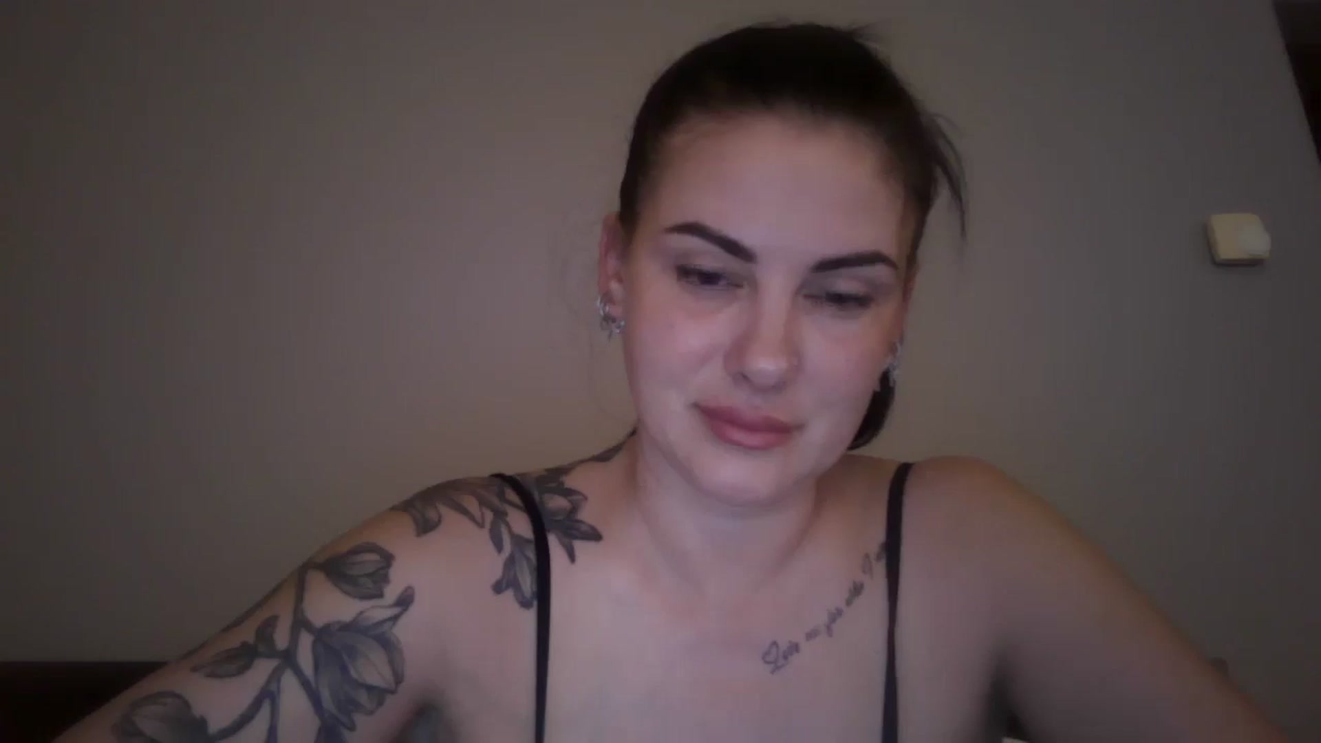 Gallery image thumbnail from FitBaby's myfreecams stream on, 05/15/2025, 14:45 image 4 of 20